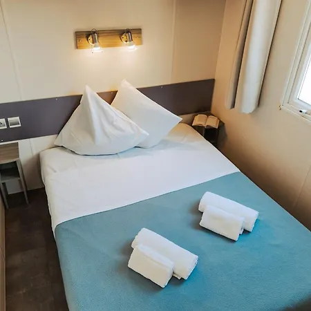 Mobil à Pour 4 Personnes Avec Terrasse - Api-1-52-1459 Camping Saint-Jean-de-Monts