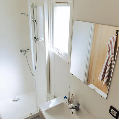 Camping Mobil à Pour 4 Personnes Avec Terrasse - Api-1-52-1459