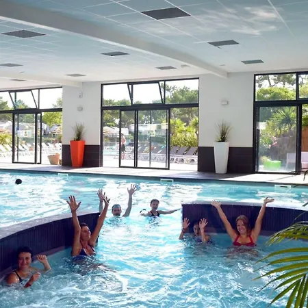 Camping Mobil A Pour 4 Personnes Avec Terrasse - Api-1-52-1459 *