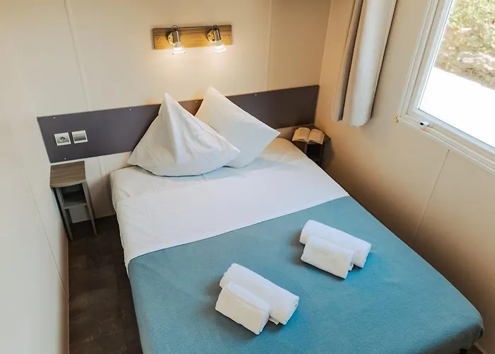 Mobil à Pour 4 Personnes Avec Terrasse - Api-1-52-1459 Camping Saint-Jean-de-Monts