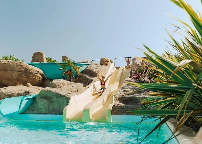 Camping Mobil à Pour 4 Personnes Avec Terrasse - Api-1-52-1459